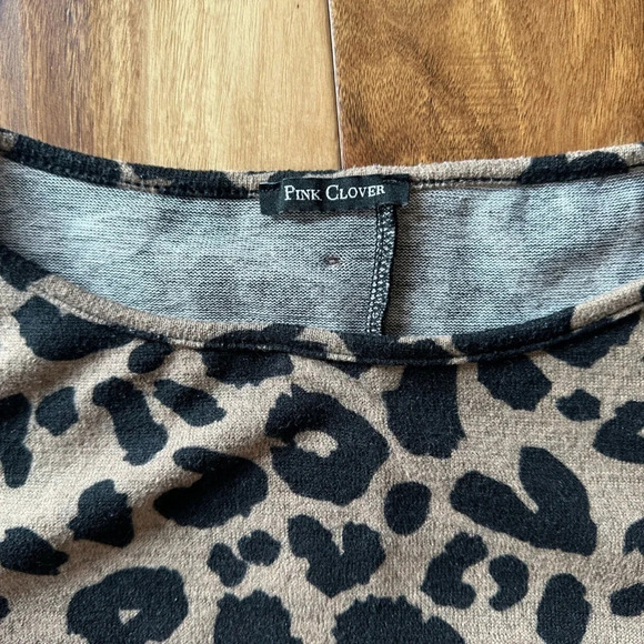 Pink Clover Leopard Print Top size XS - Picture 3 of 4